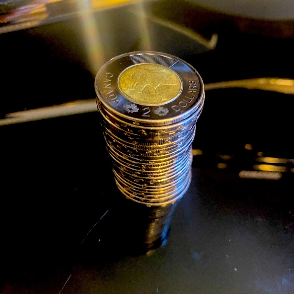 25 piece one roll BLACK RING In Memoriam QE II toonies!!!